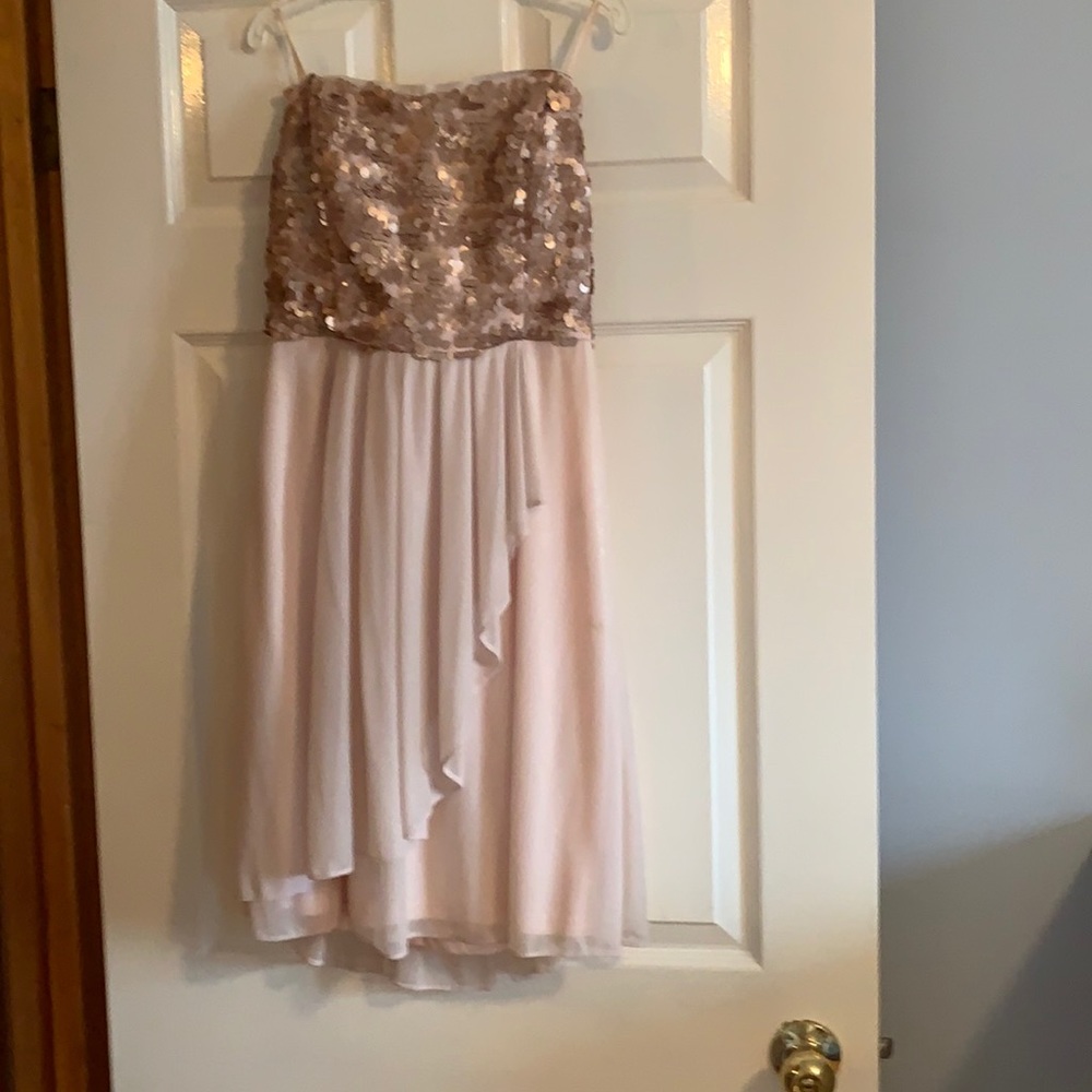 Le château- formal dress